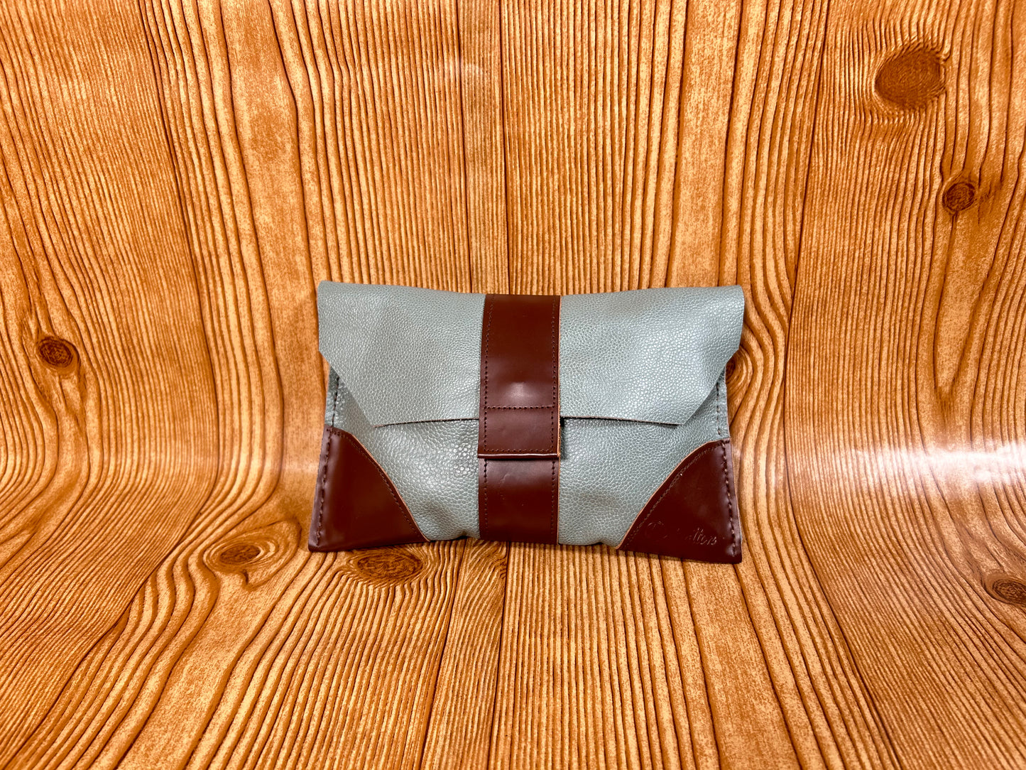 Mint pocket clutch