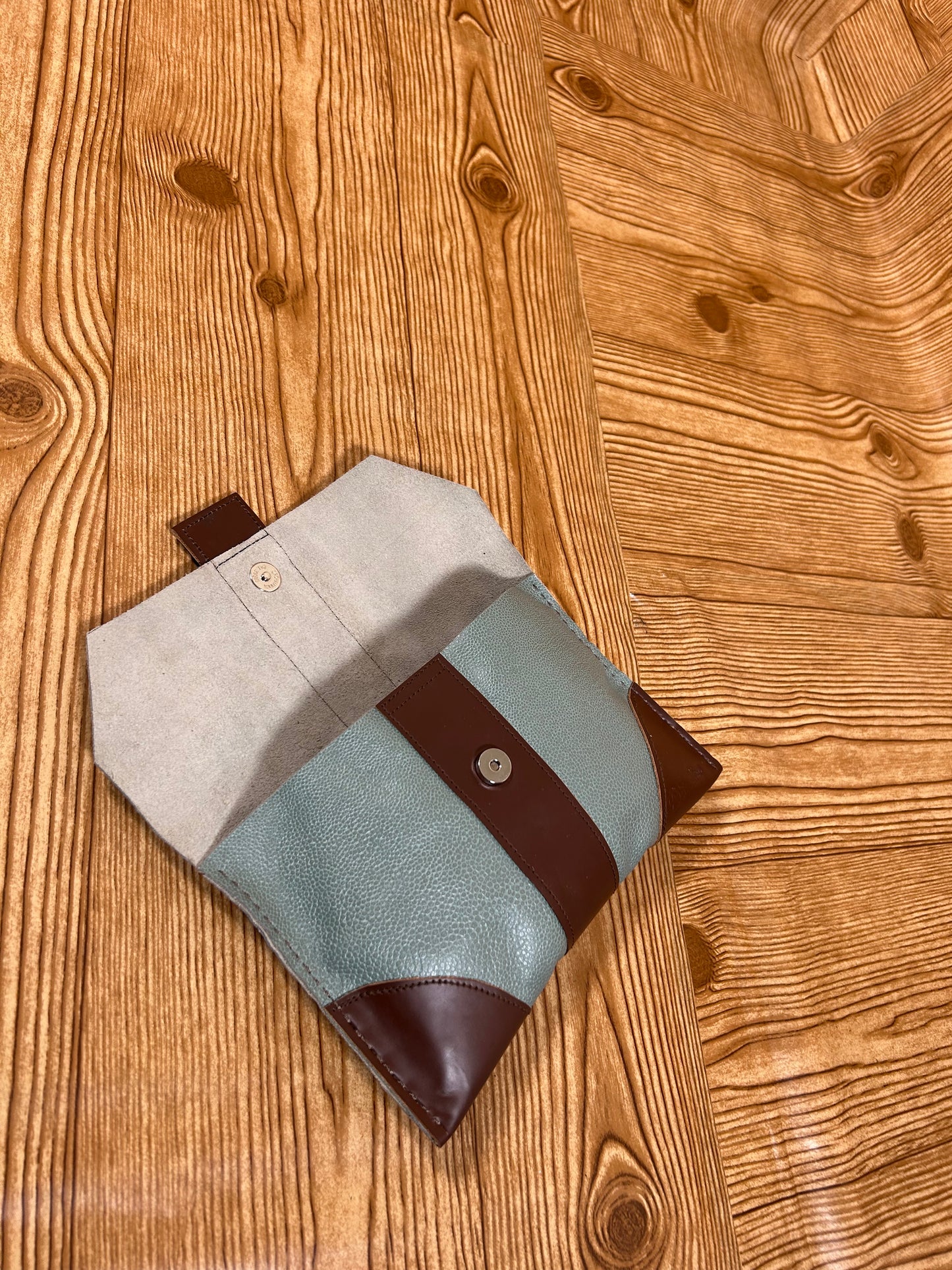 Mint pocket clutch